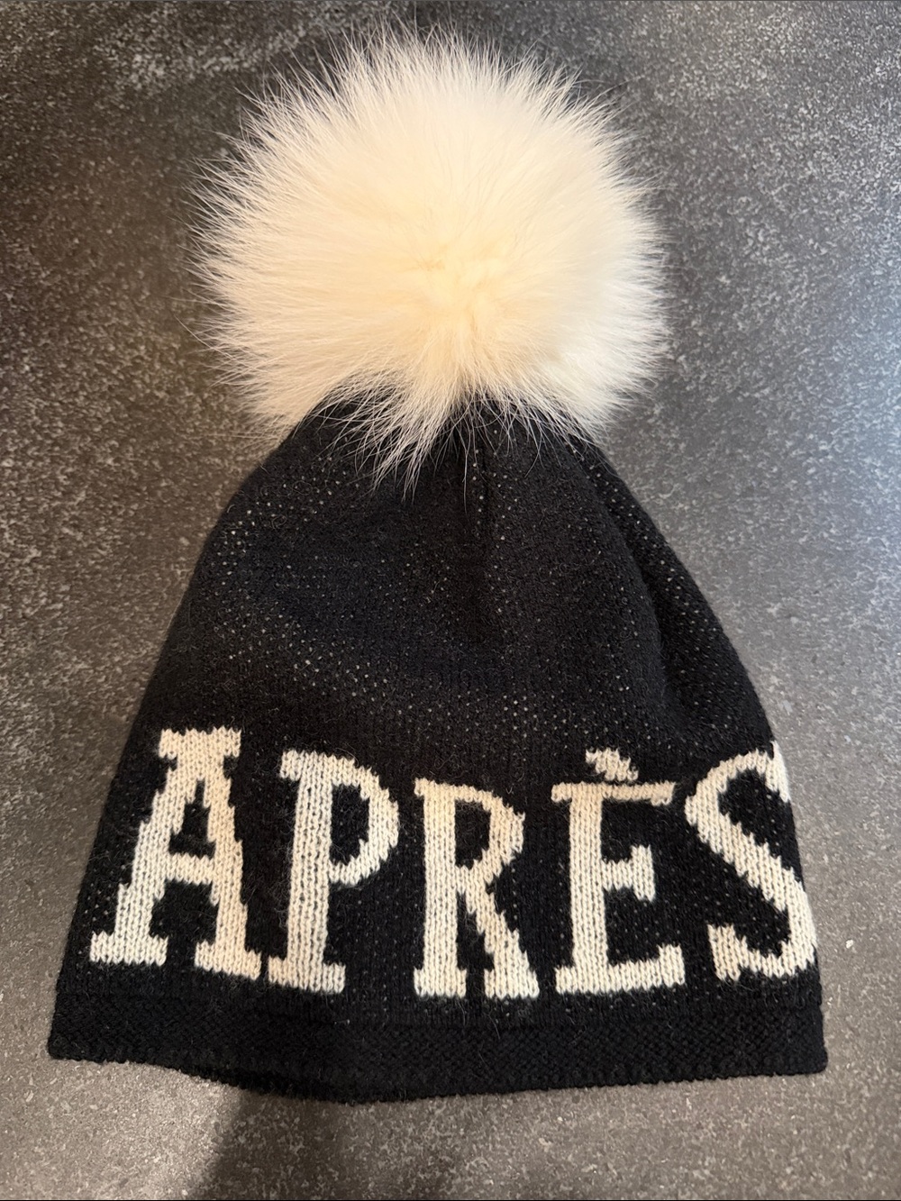 Après Knit Women’s Cashmere/Wool Blend Fox Fur Pom Beanie  - Black and White